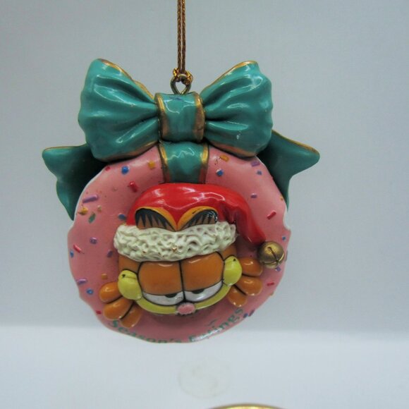 Paws 1996 Garfield in Donut Ornament - Picture 4 of 7